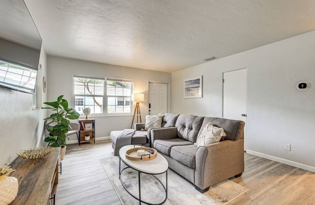 Sarasota Duplex in Gillespie Park: 1 Mi to Dtwn!