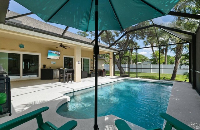 Sarasota House, A Perfect Beach Getaway! Spacious 4-bedroom house & Pool !