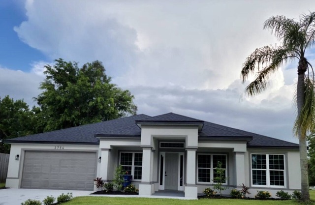 Sarasota Private Brand New 3 Bedroom 2 Bathroom House
