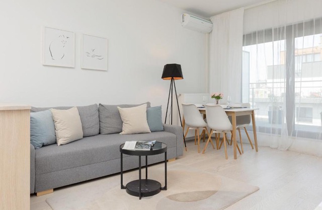 Sarmacka Apartment with Balcony Warsaw Wilanów by Noclegi Renters