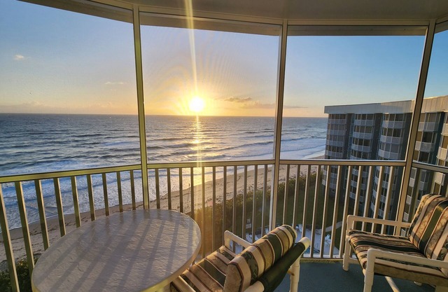 Satellite Beach Oceanfront, Heated Pool, Tennis Courts, Private Beach Access