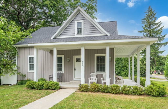 Saugatuck: Newer Home ~ On-The-Hill-Steps From Everything!