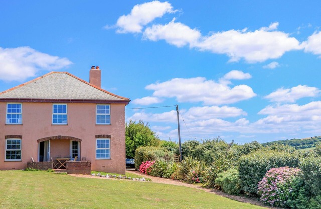 SAVERNAKE, pet friendly, with a garden in Thurlestone