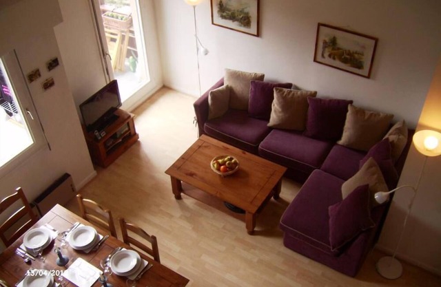 SAVOIE . SKI THE TROIS VALLEES. DUPLEX * * * * STARS. 3 ROOMS. 70m2. - 1/6persons.SKIING. THERMAL AND SLIMMING CENTRE Residential flat. INTERNET WIFI. GARAGE