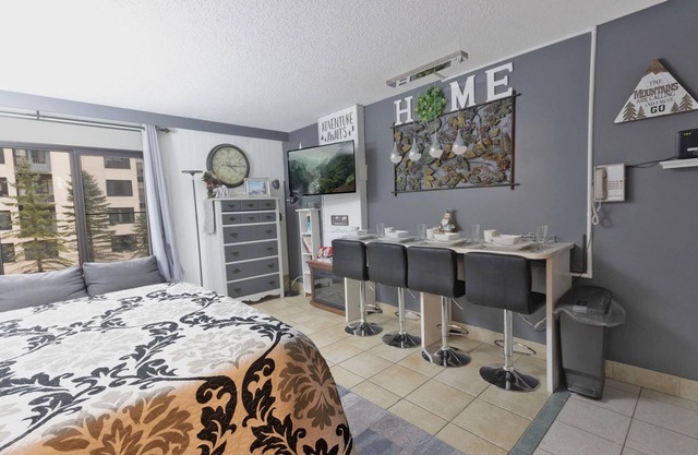 SC 2211: Contemporary Cozy Studio | Perfect Basecamp for Ski Days & Nights