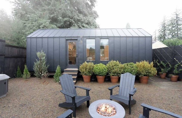 Scandinavian Lakeside Retreat