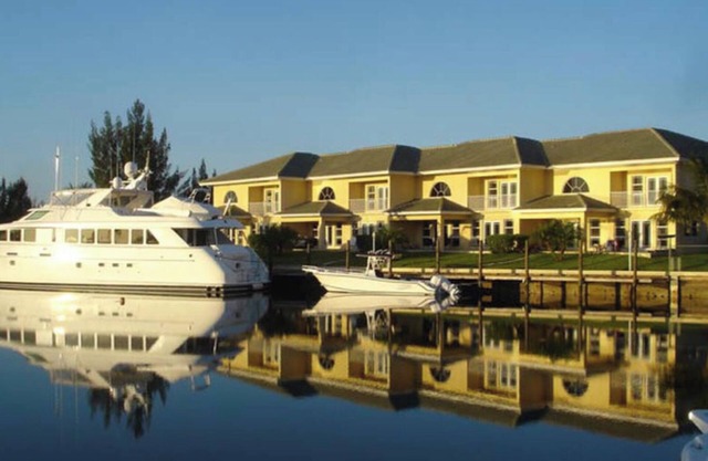 Scarborough Villas #2 · Luxurious Villa - Deepwater Channel - Docks & Pool