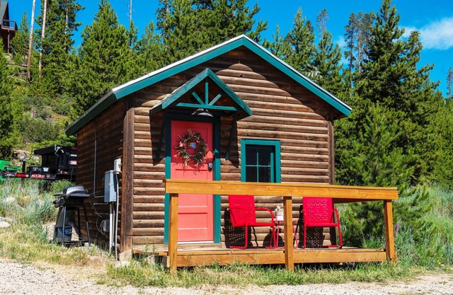 Scarlet Paintbrush Cabin at Wild Acre Cabins