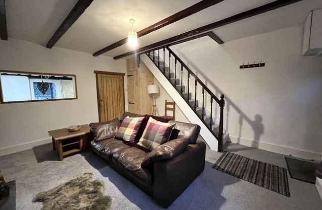 Scenic 2 Bedroom Cottage, Newmillerdam