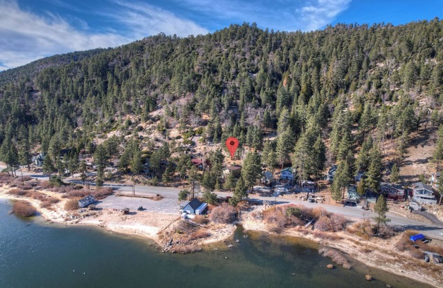 Scenic and Serene Lake House! 4 bedroom 2 bath home bordering the national fores