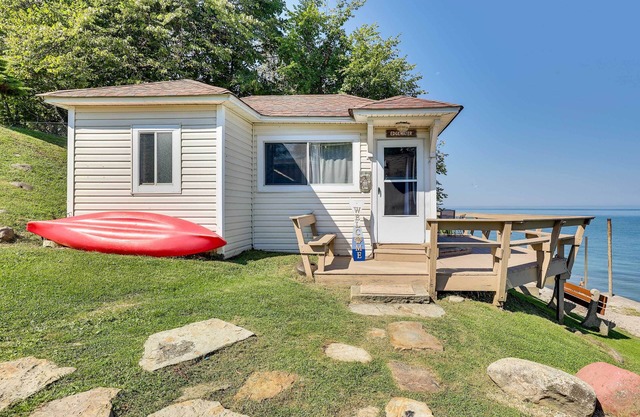Scenic Geneva Cottage w/Lake Erie Beach Access!