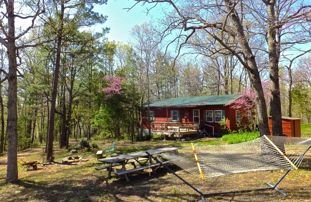 Scenic Indian House Bluff Cottage is Secluded Above the Gasconade River Valley