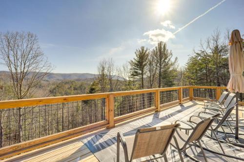 Scenic Mtn Views and Fire Pit Modern Lenoir Retreat