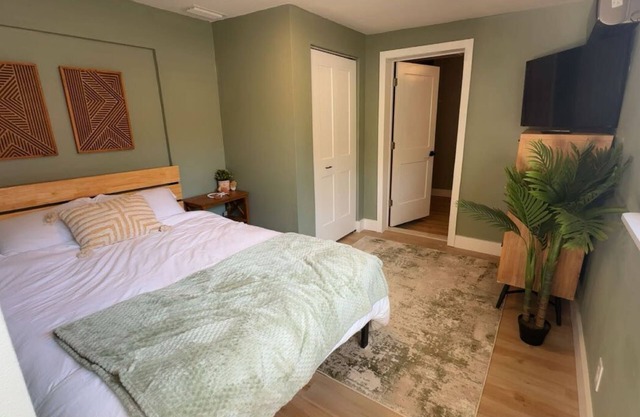 Scenic poolside apartment in Port Orange