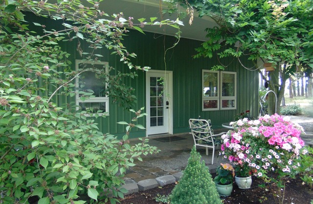 Scenic Willamette Valley Location; Peaceful country retreat