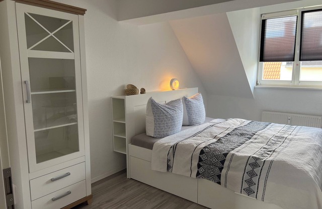 Schöne Dachgeschosswohnung im Gastroviertel an der Elbe