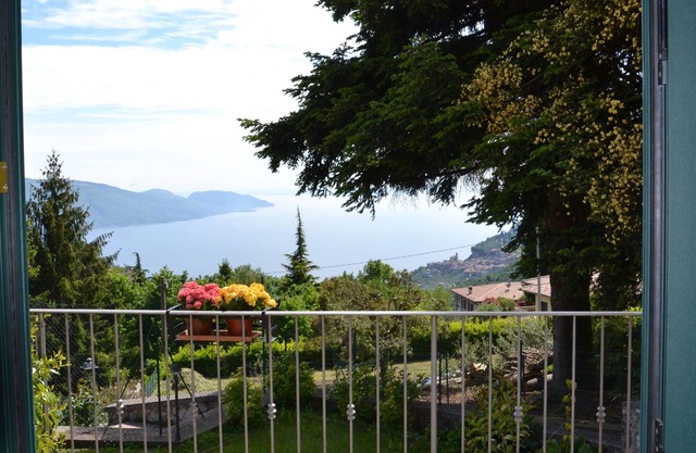 Schoener lake view, large terrace, Pets Allowed, Garden and Parking