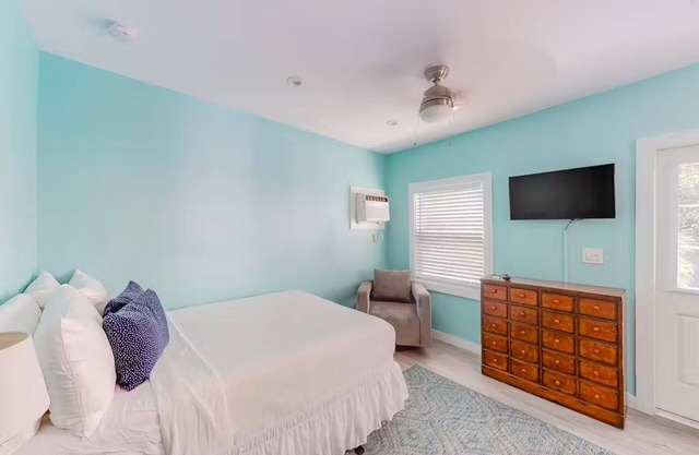 Scott's Cottage - Truman @ Duval | Perfect Location! Ideal for Solos &Couples