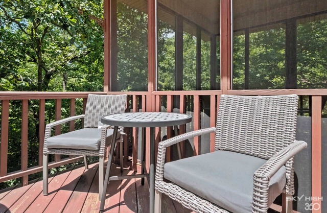 Screen Porch Haven-bike, hike, golf, close to hwy