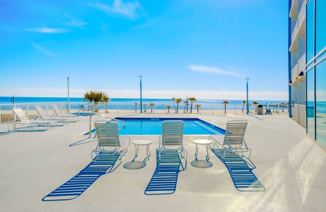 Sea Breeze 405: 2 BR, 2 BA Condominium in Biloxi, Sleeps 6