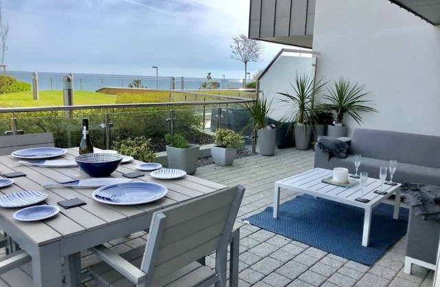 Sea Breeze - Close to Bournemouth Beach