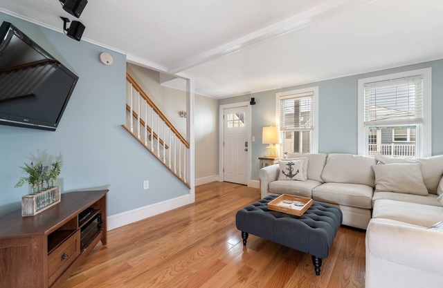 SEA BRIGHT BEACH BEAUTY. 1 block to beach, restaurants, entertainment. 3br, Deck