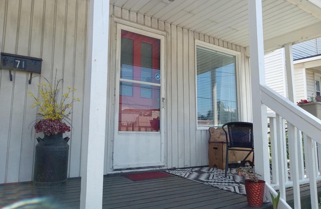 Sea Captain's Suite:nCozy Retreat in the Heart of the Downtown New Glasgow!