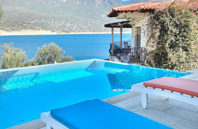 Sea front Villa with great beach platforms and private pool on the Peninsula.