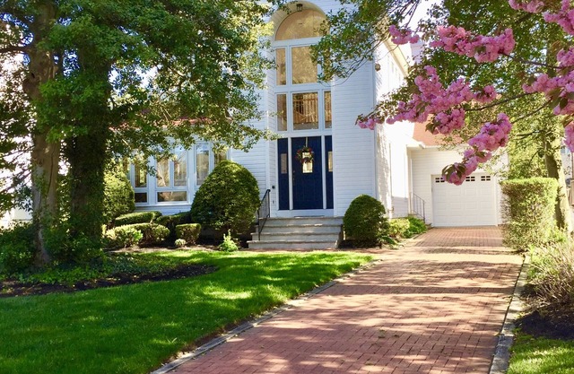 SEA GIRT Bright & Spacious Beach House. Book now for the holidays!
