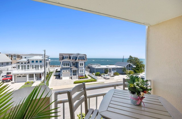 Sea La Vie: Oceanview Condo with Pool
