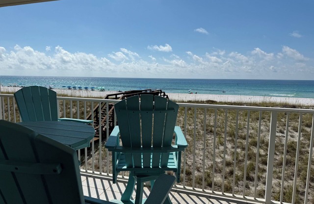 "Sea Oats" Upscale Gulf Front Condo with amazing views and elevator