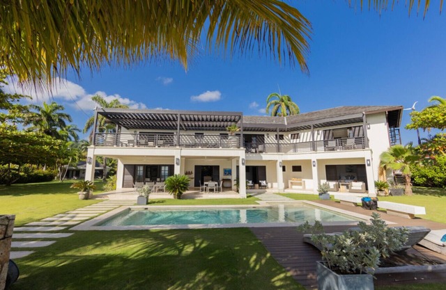 Sea Salt- A Majestic 5-Bedroom Oceanfront Paradise – Experience the ultimate in luxury and tranquillity
