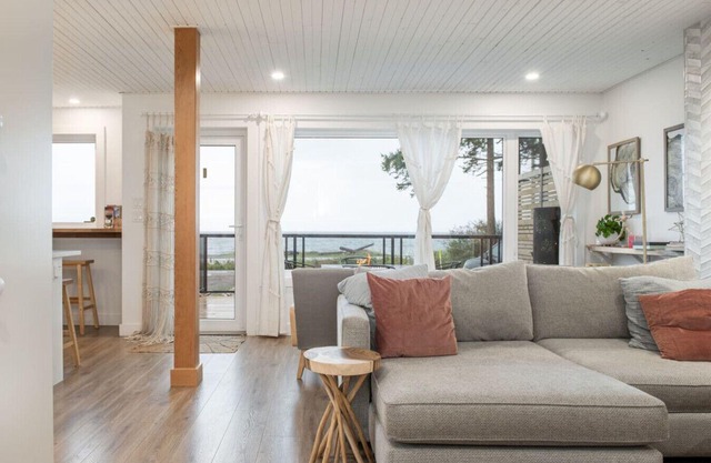 Sea,Sunrises,Sauna | Oceanfront Luxurious Retreat