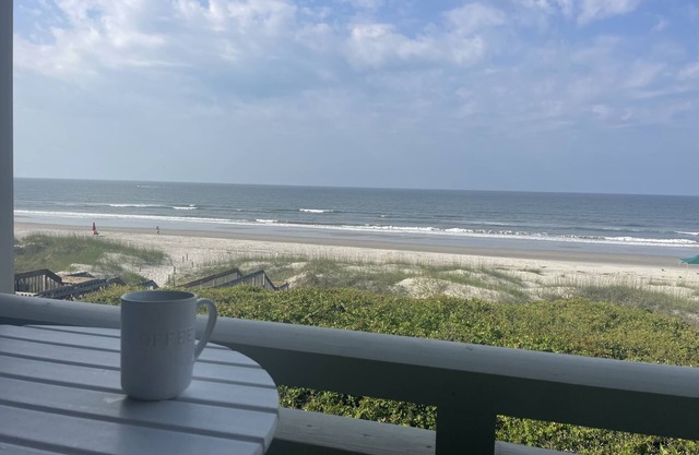 Sea Turtle Sanctuary-Ocean Front Condo on Perfect Private Beach!
