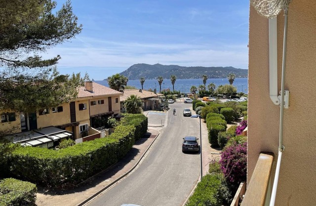 Sea View, 100 m from the beach