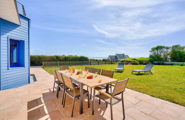 Sea view, 200m from the beach, house for 9