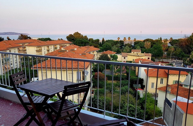 Sea view+Air conditioning+Parking
