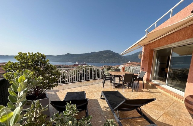 Sea view apartment in a villa 5 minutes from the beach