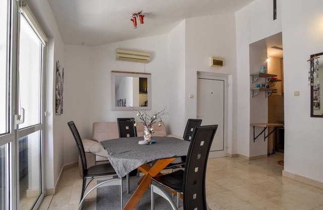 Sea View Flat w Balcony 10 min to Budva Beach