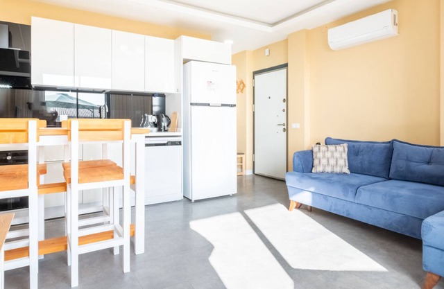 Sea View Flat w Pool, Garden Near Beach in Didim