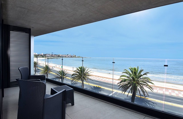 Sea Views in Exclusive Apartment with Garage