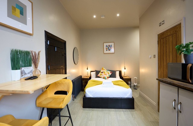 Seabiscuit Studio by Stone Pit Apartments