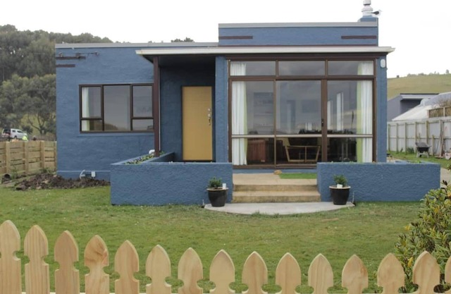 Seabreeze Cottage, by the ocean in Brighton, Otago