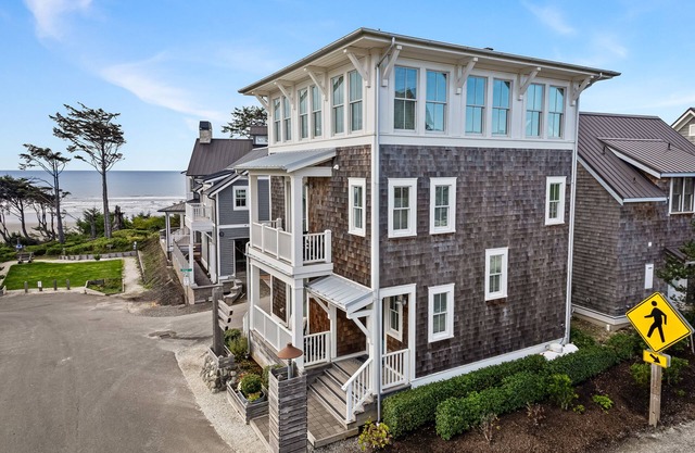 Seabrook's Head in the Clouds, panoramic oceanviews!