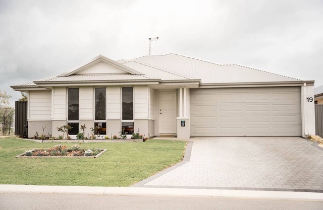 Seacliffe Cottage by the Sea. Coastal Luxury for the whole family! Beach life!