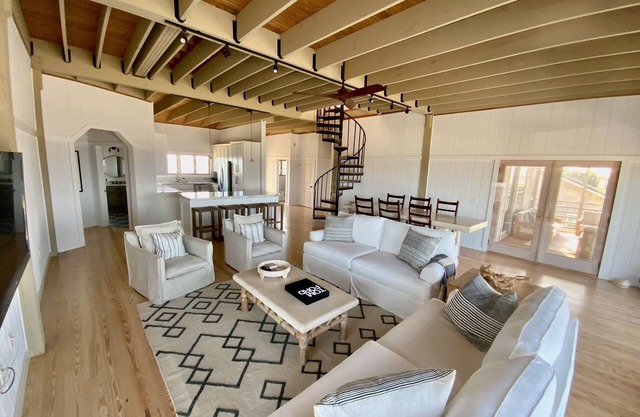 Seafarer 3 bed 2 1/2 bath Gulf to bay sleeps 6. Elevator