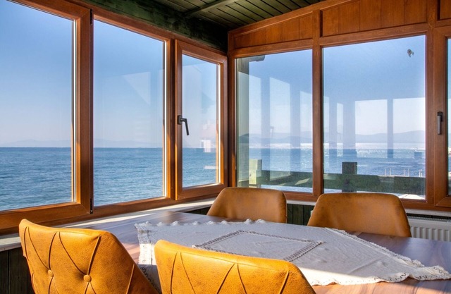 Seafront Flat w Fireplace, Terrace 1 min to Beach