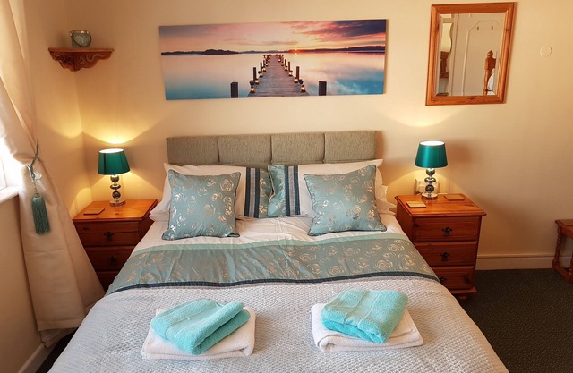 Seafront Holiday Apartment With Heated Summer Swimming Pool