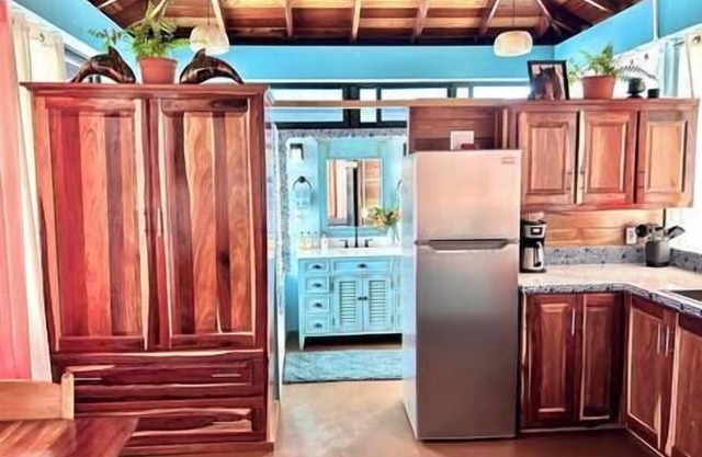 Seafront tropical luxury private Casita w/pool Iguana Beach House Belize