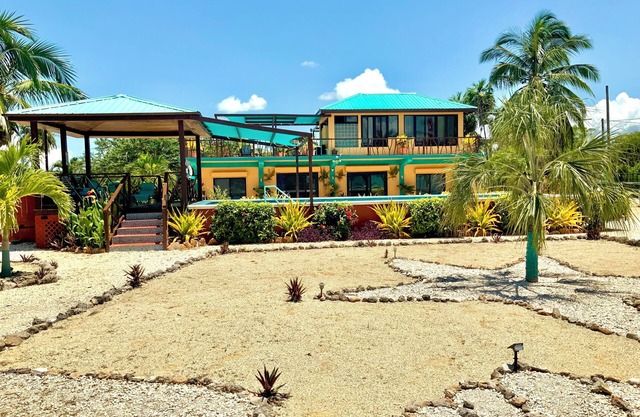 Seafront Tropical Caribbean luxurious home w/pool at Iguana Beach House Belize
